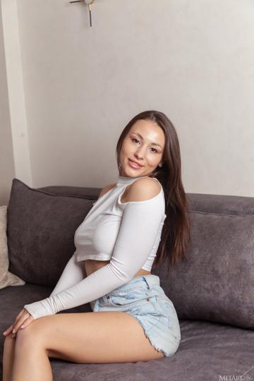 Sumiko in Metart set Tiger White