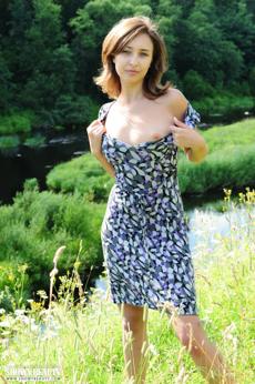 Dana in Showy Beauty set Fresh Grass