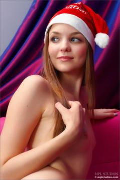 Amelie in Mpl Studios set Christmas Present