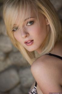 Kenze Thomas in Digital Desire set Opens Up Her Legs Like Curtains