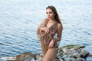 Elis in Showy Beauty set Fisherwoman