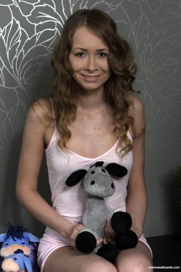 Julia T in Club Sweethearts set #22781