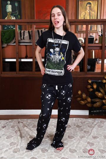 Sia Wood in ATK Petites set Keeps it casual