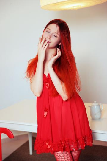 Alice in Eternal Desire set All Red