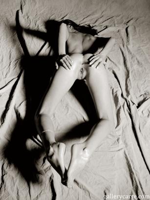 Anetta-keys in Gallery Carre set Close Ups