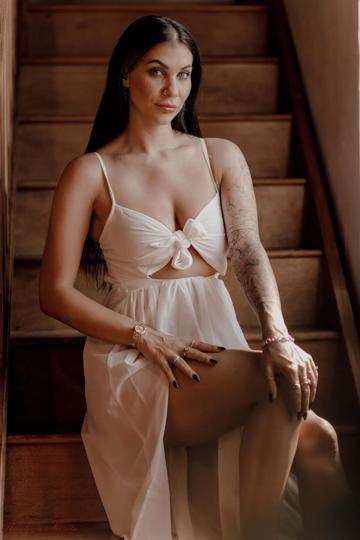 Roxy Mendez in Hayleys Secrets set Catching The Light