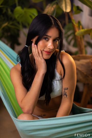 Carolina Guerrero in Femjoy set Hammock