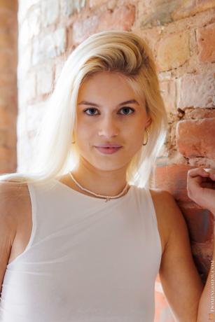 Amelia Flava in Domingo View set Plays With Tiny Red Hearts