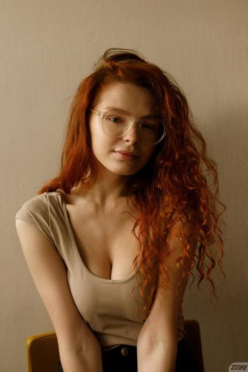 Kari Pitinova in Zishy set Key To My Hearts