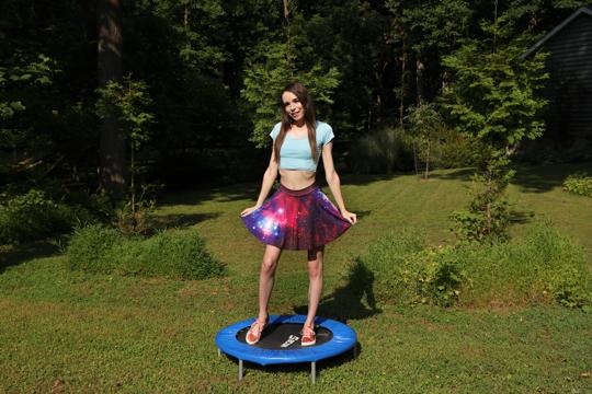 Brooke Johnson in Als Scan set Jump Around