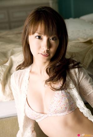 Azusa Yamamoto in All Gravure set Pristine