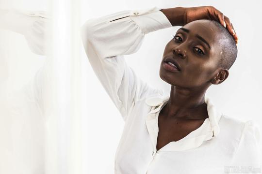 Zaawaadi in Fitting Room set Dark Obsession