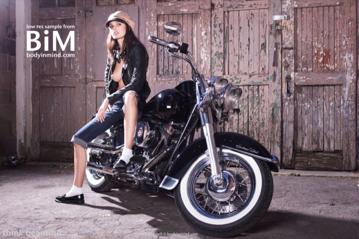 Karmen in Body in Mind set Classic Softail