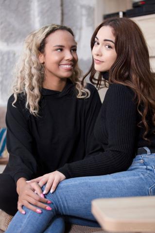 Ginebra Bellucci and Romy Indy in Viv Thomas set Heating Up